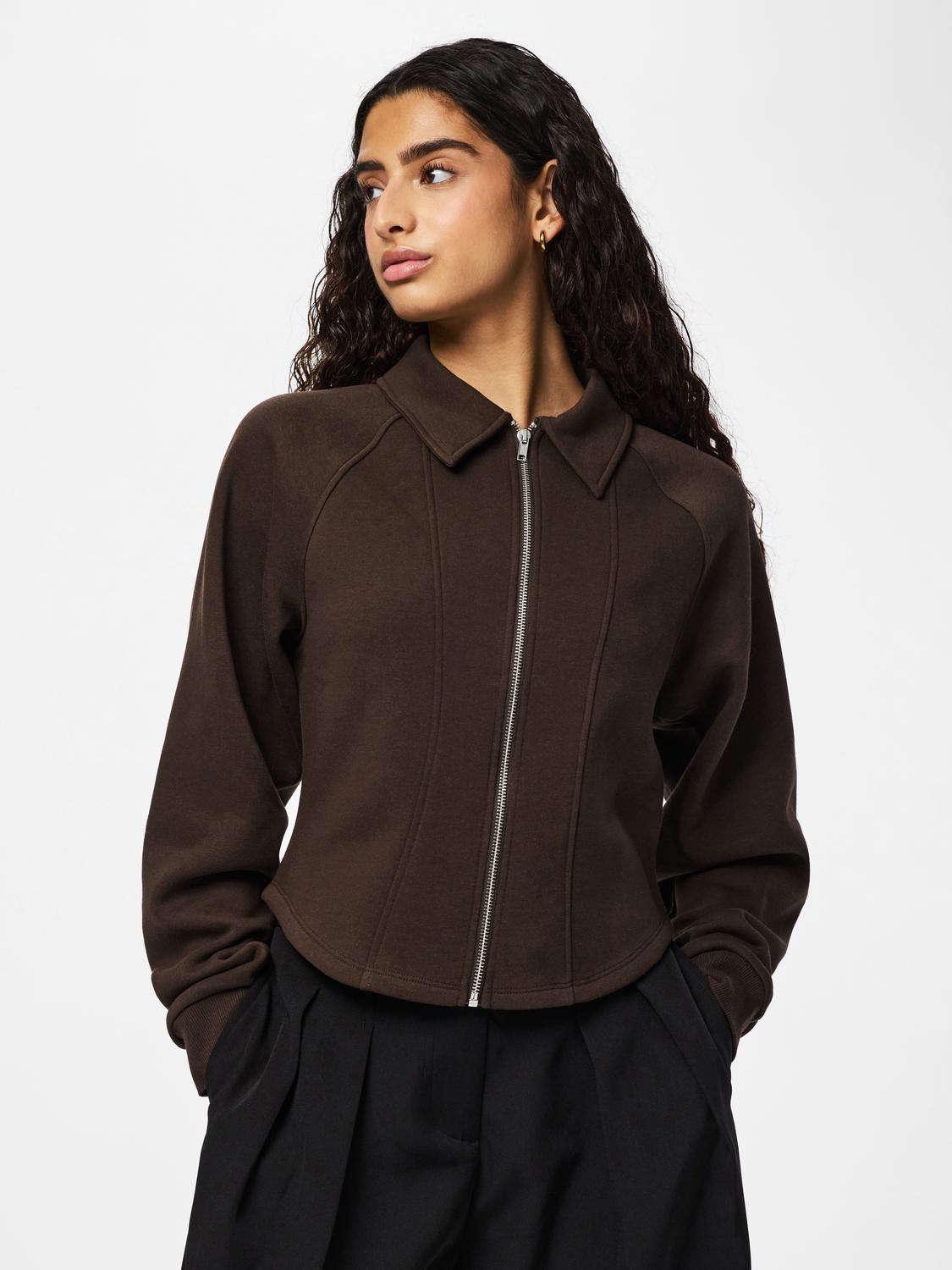 model_shot-front